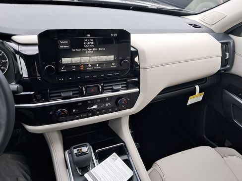 New 2025 Nissan Pathfinder SL w/ SL Premium Package image 20