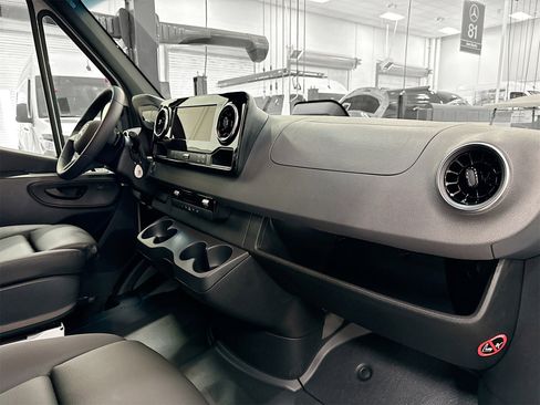 Certified 2025 Mercedes-Benz Sprinter 2500 image 27