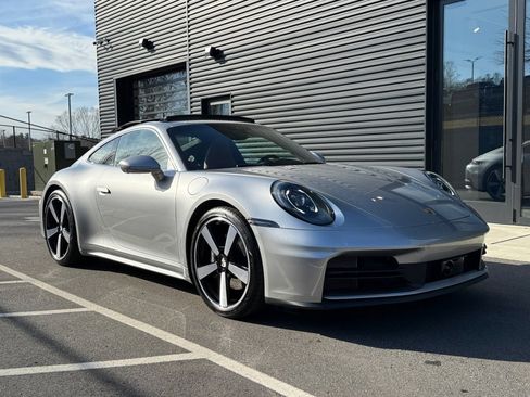 Certified 2025 Porsche 911 Carrera image 9