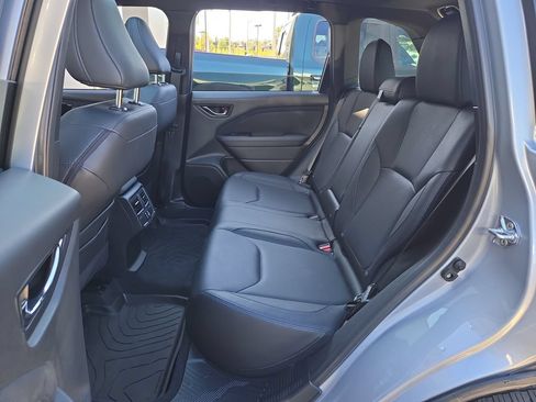 Used 2025 Subaru Forester Limited AWD/4WD image 15