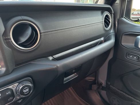 Used 2021 Jeep Wrangler Unlimited Sahara w/ Cold Weather Group image 31