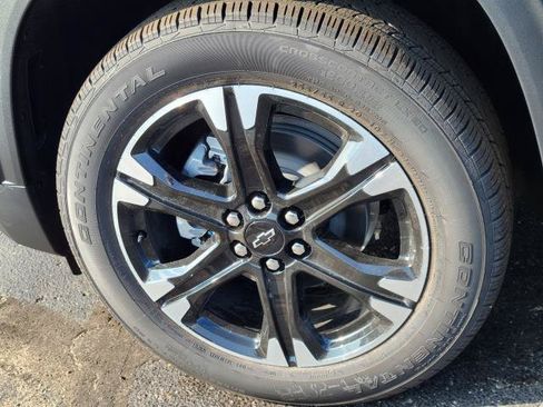 New 2027 Chevrolet Traverse LT w/ Sun and Wheel Package AWD/4WD image 5