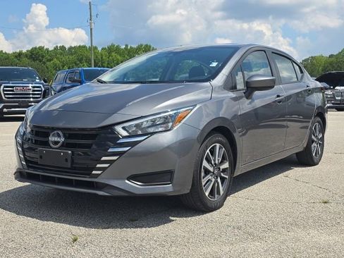 Used 2025 Nissan Versa SV FWD image 1