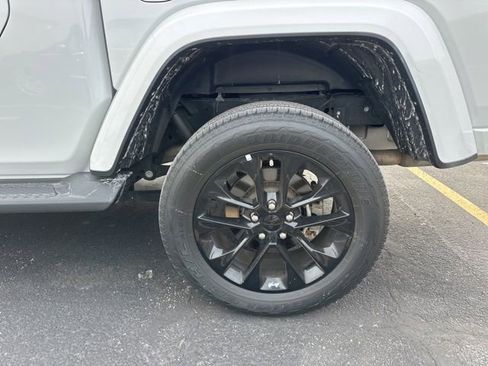 Used 2023 Jeep Gladiator Overland image 15