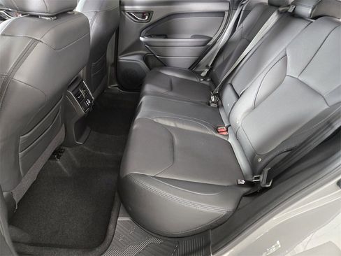 Certified 2025 Subaru Forester Limited image 17