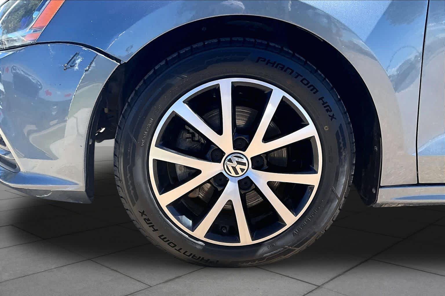 Used 2017 Volkswagen Jetta SE FWD image 11