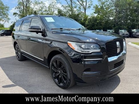 Used 2022 Lincoln Navigator Reserve AWD/4WD image 4