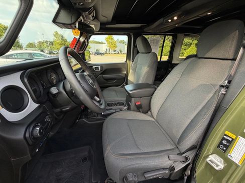 Used 2024 Jeep Wrangler Unlimited AWD/4WD image 12
