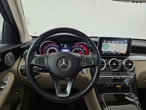 Used 2018 Mercedes-Benz GLC 300 4MATIC image 6