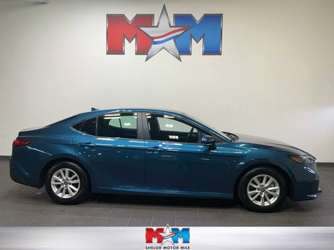 Used 2025 Toyota Camry LE w/ Convenience Package image 1