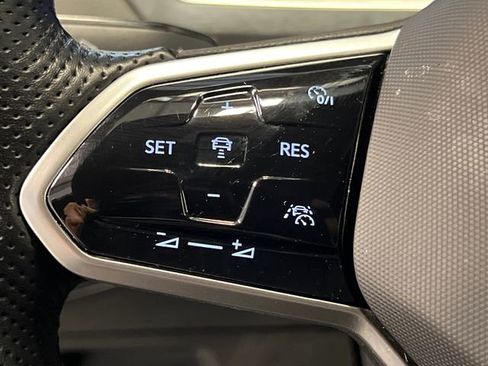 Certified 2023 Volkswagen Tiguan SE R-Line FWD image 20