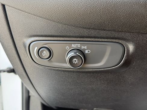 Used 2019 Chevrolet Equinox LS image 24