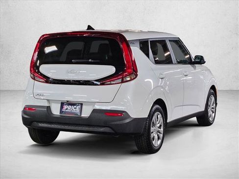 Used 2022 Kia Soul LX image 5
