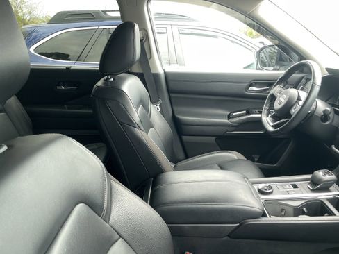 Used 2023 Nissan Pathfinder SL image 18