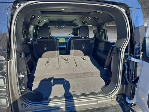 New 2026 Land Rover Defender 130 X-Dynamic SE image 12