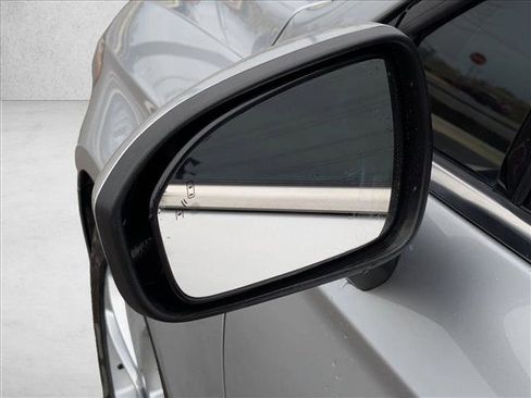 Used 2019 Ford Fusion SE image 3