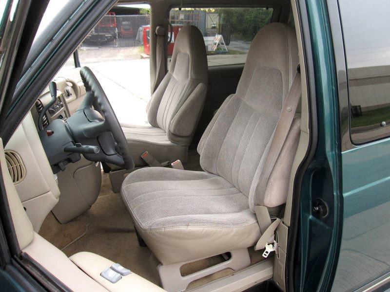 Used 1998 Chevrolet Astro AWD Passenger image 17