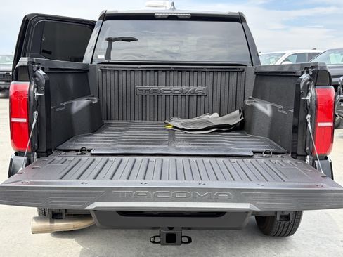 Certified 2024 Toyota Tacoma SR5 AWD/4WD image 22