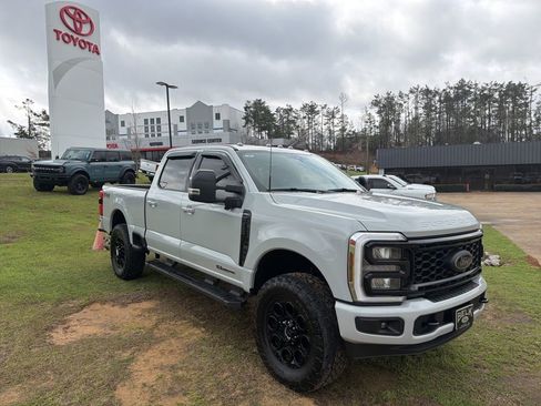 Used 2025 Ford F250 Lariat w/ Black Appearance Package image 1