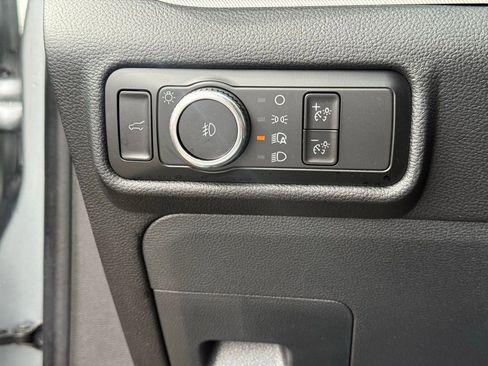 Used 2023 Ford Explorer XLT w/ Equipment Group 202A image 18