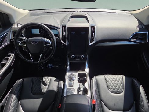 Used 2024 Ford Edge Titanium image 10