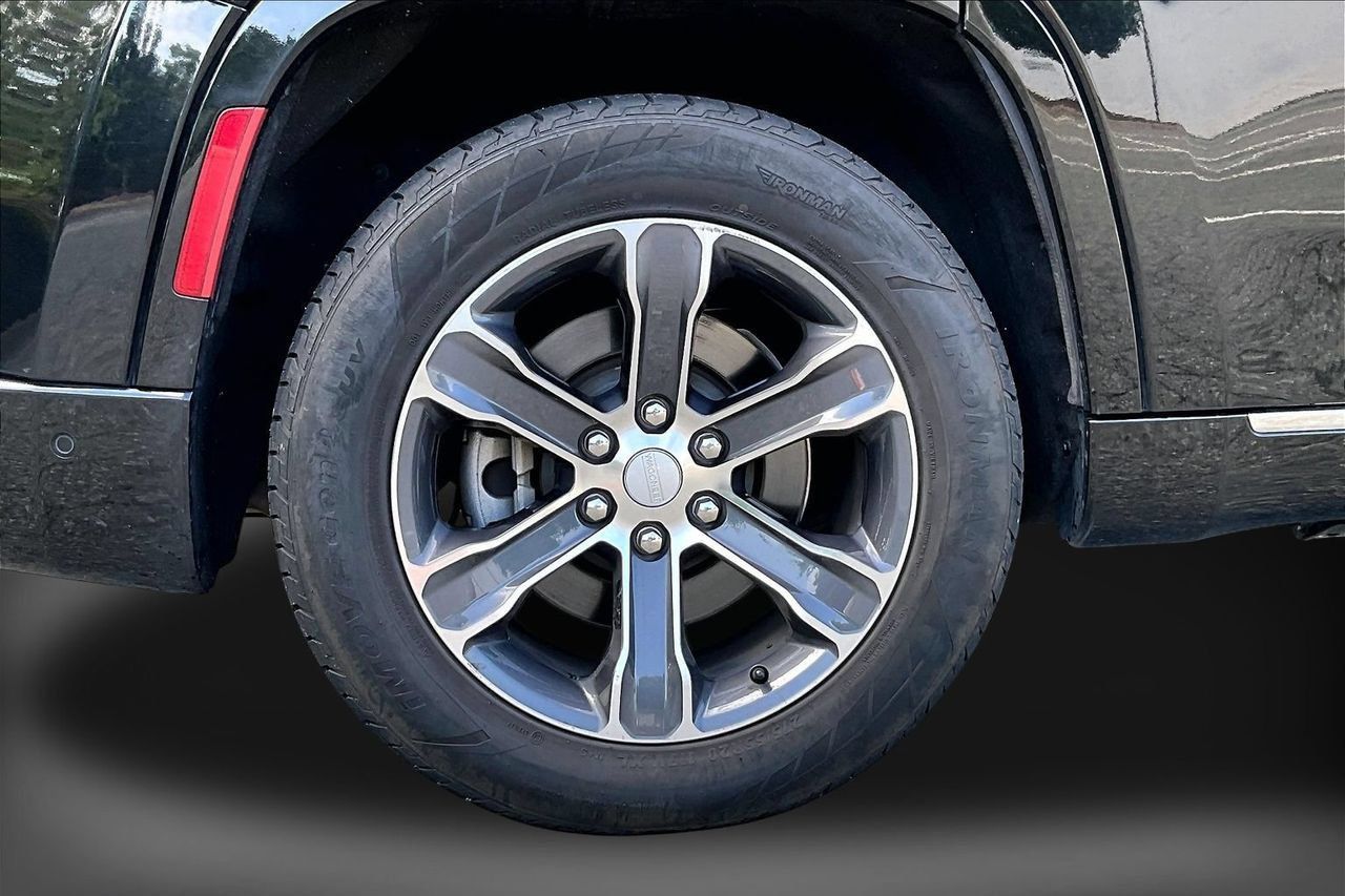 Used 2023 Jeep Grand Wagoneer Series II AWD/4WD image 37