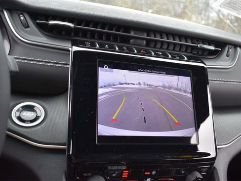 Used 2024 Jeep Grand Cherokee Altitude image 25