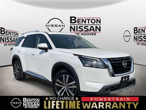 Used 2025 Nissan Pathfinder Platinum FWD image 1