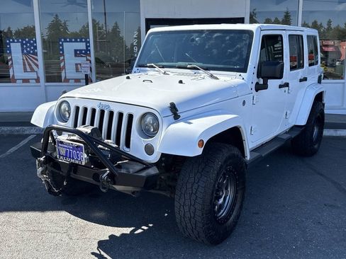 Used 2016 Jeep Wrangler Unlimited Sahara w/ Connectivity Group AWD/4WD image 1