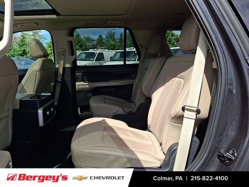 Used 2024 Ford Expedition Limited AWD/4WD image 12