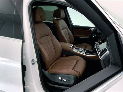 New 2026 BMW X5 xDrive50e image 7