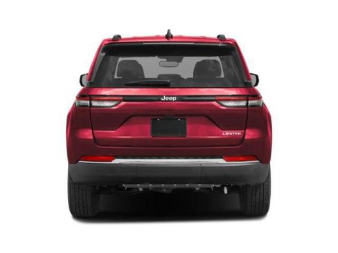 Used 2023 Jeep Grand Cherokee Altitude RWD image 8