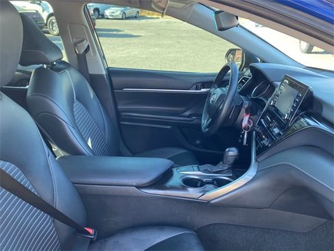 Used 2024 Toyota Camry SE image 11