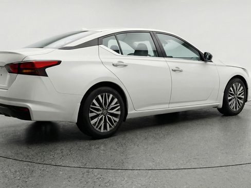 Used 2025 Nissan Altima 2.5 SV image 9