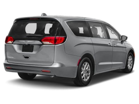 Certified 2020 Chrysler Pacifica Touring w/ Tire & Wheel Group FWD image 3