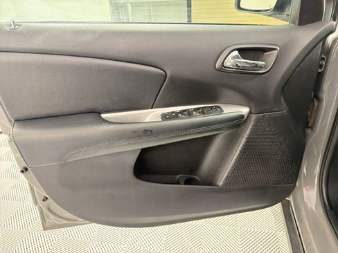 Used 2019 Dodge Journey SE FWD image 21