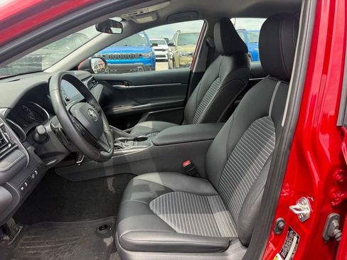 Used 2023 Toyota Camry SE FWD image 10