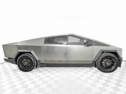 Used 2025 Tesla Cybertruck AWD Crew Cab image 4