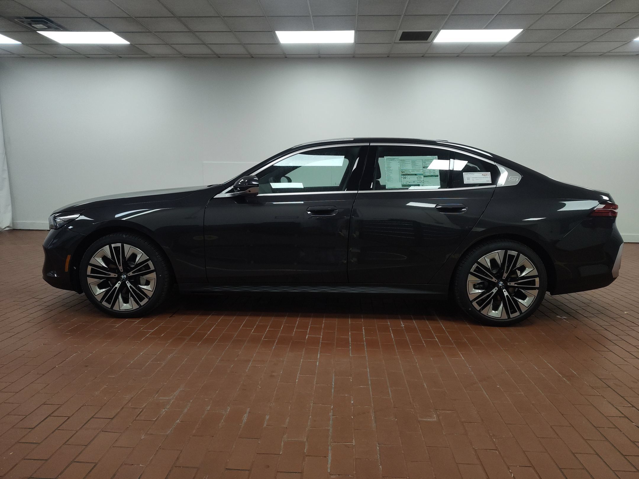 Used 2026 BMW 530i xDrive AWD/4WD image 2
