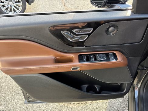 Used 2020 Lincoln Aviator Reserve image 11