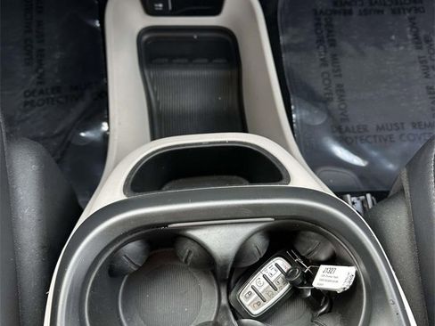 Used 2024 Chrysler Pacifica Touring-L image 20