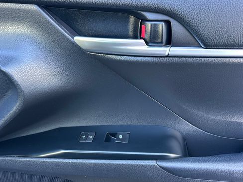 Used 2019 Toyota Camry SE FWD image 21