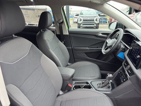 New 2026 Volkswagen Taos SE image 8