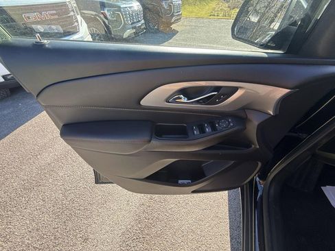 Used 2021 Chevrolet Traverse LS image 27