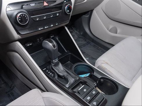 Used 2020 Hyundai Tucson SE image 13