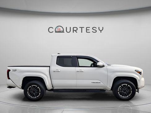 Used 2024 Toyota Tacoma TRD Sport image 6