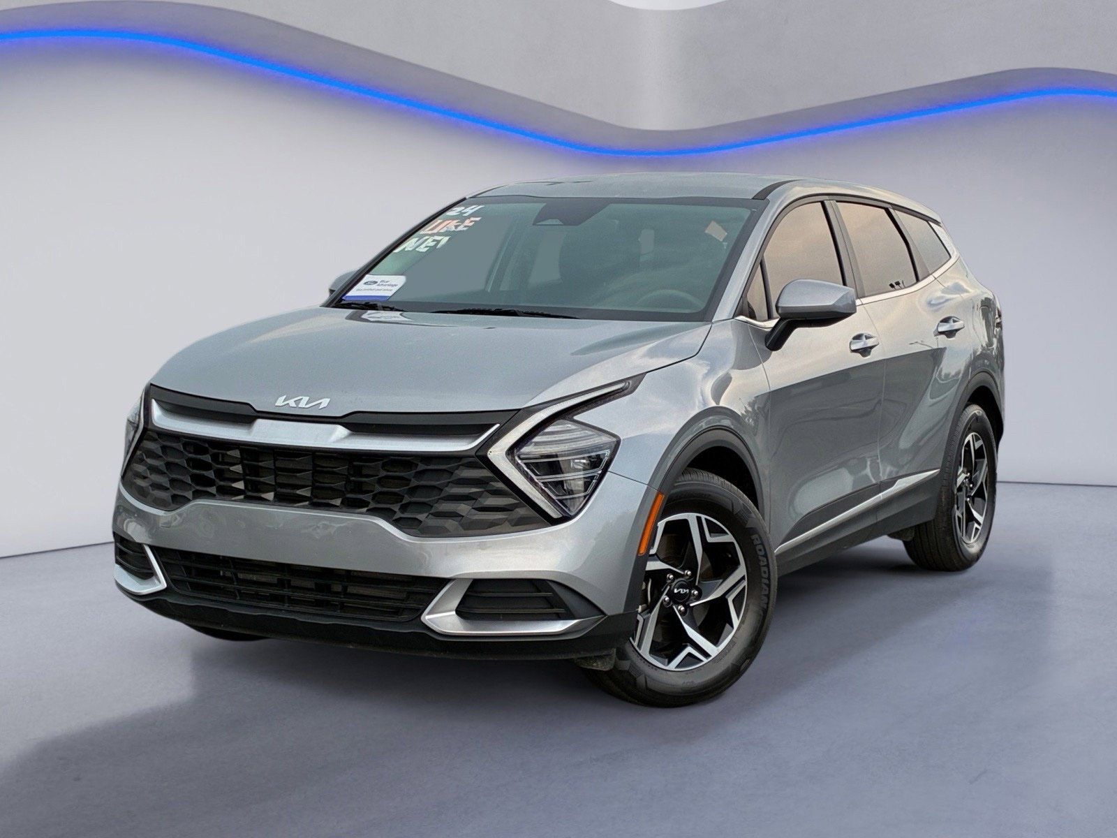 Used 2024 Kia Sportage LX FWD image 2