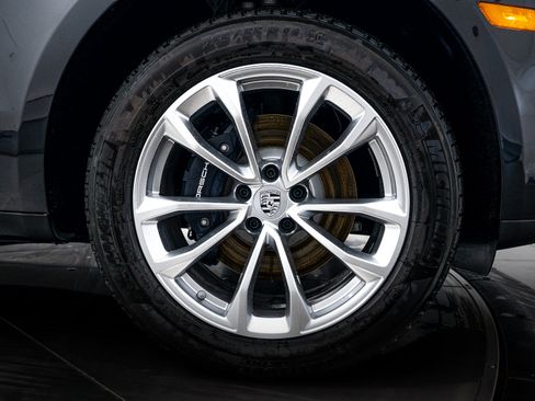 Certified 2026 Porsche Macan AWD/4WD image 11