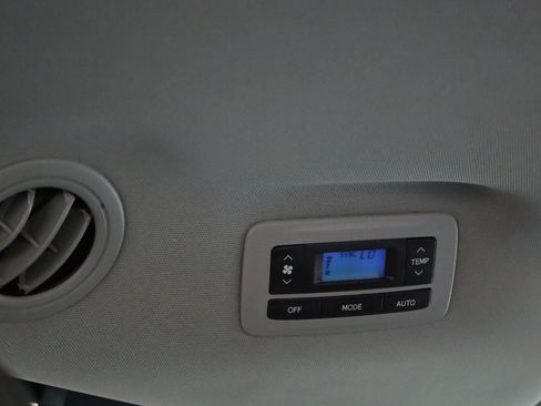 Used 2020 Toyota Sienna LE FWD image 30