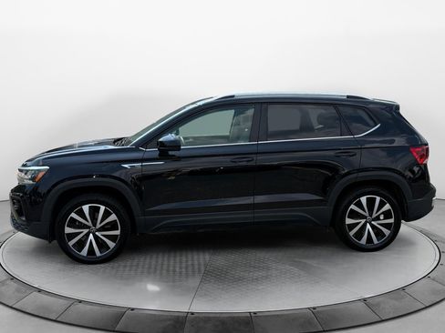 Certified 2023 Volkswagen Taos SE w/ Panoramic Sunroof Package AWD/4WD image 4